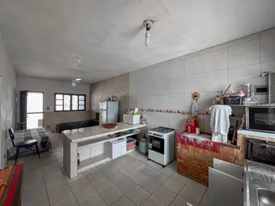 Casa - Térrea com Edícula com 2 quartos (sendo 0 suite(s)) a 5000,00 metros praia.