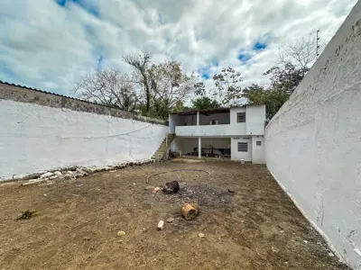 Casa - Térrea com Edícula com 2 quartos (sendo 0 suite(s)) a 5000,00 metros praia.