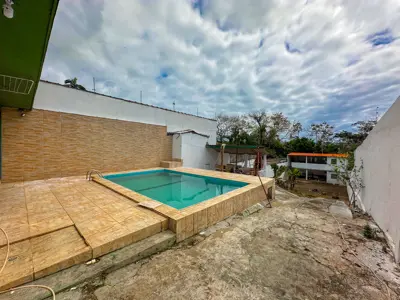 Casa - Térrea com Edícula com 2 quartos (sendo 0 suite(s)) a 5000,00 metros praia.