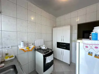 Casa - Térrea com 2 quartos (sendo 1 suite(s)) a 2500,00 metros praia.