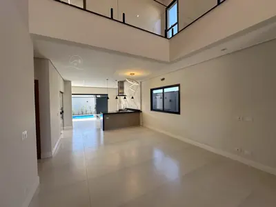 Casa - Sobrado com 4 quartos (sendo 4 suite(s)) a 1500,00 metros praia.