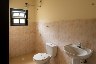 Casa - Térrea com 2 quartos (sendo 1 suite(s)) a 1600,00 metros praia.