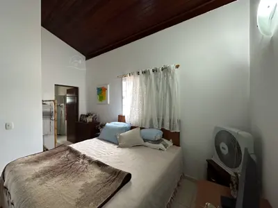 Casa - Sobrado Parte Superior com 3 quartos (sendo 1 suite(s)) a 200,00 metros praia.
