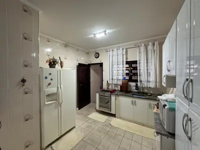 Casa - Sobrado Parte Superior com 3 quartos (sendo 1 suite(s)) a 200,00 metros praia.