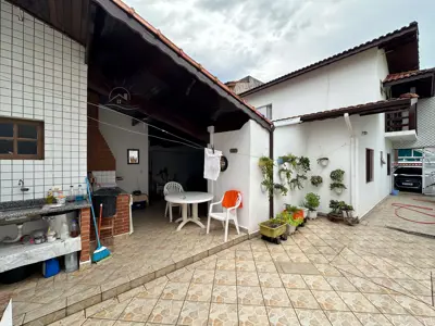 Casa - Sobrado Parte Superior com 3 quartos (sendo 1 suite(s)) a 200,00 metros praia.