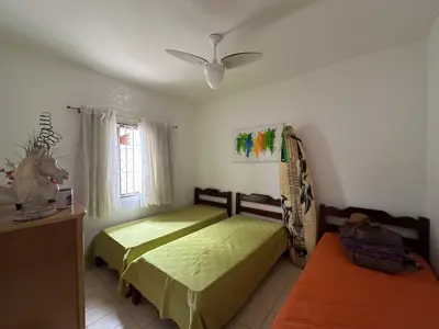 Casa - Sobrado Parte Superior com 3 quartos (sendo 1 suite(s)) a 200,00 metros praia.