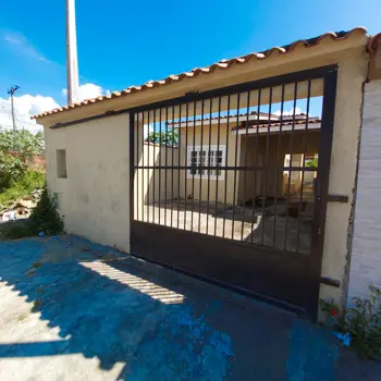 Casa - Térrea com 2 quartos (sendo 0 suite(s)) a 3,00 metros praia.