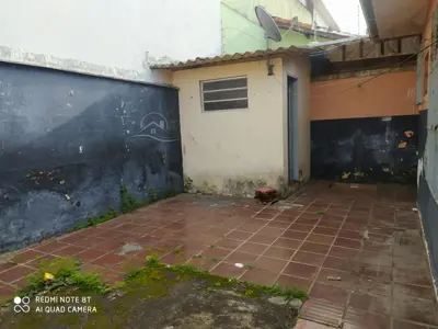 Casa - Térrea com 2 quartos (sendo 0 suite(s)) a 1100,00 metros praia.