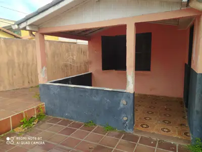 Casa - Térrea com 2 quartos (sendo 0 suite(s)) a 1100,00 metros praia.