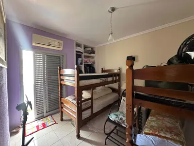 Apartamento - Amplo com 2 quartos (sendo 1 suite(s)) a 700,00 metros praia.