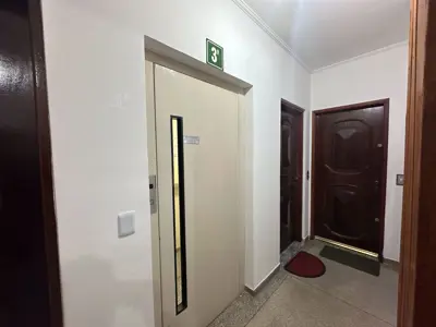 Apartamento - Amplo com 2 quartos (sendo 1 suite(s)) a 700,00 metros praia.