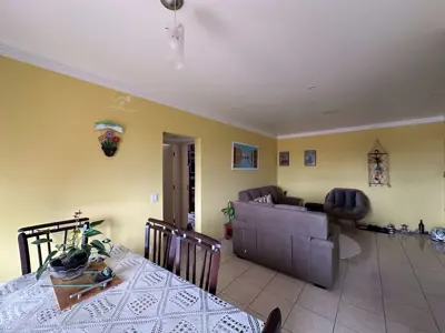 Apartamento - Amplo com 2 quartos (sendo 1 suite(s)) a 700,00 metros praia.