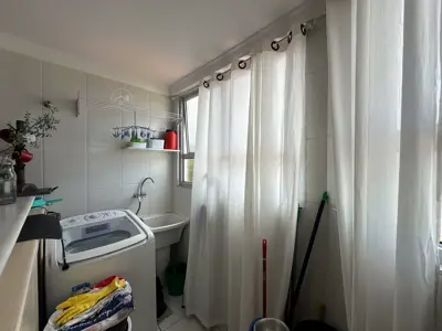 Apartamento - Amplo com 2 quartos (sendo 1 suite(s)) a 700,00 metros praia.