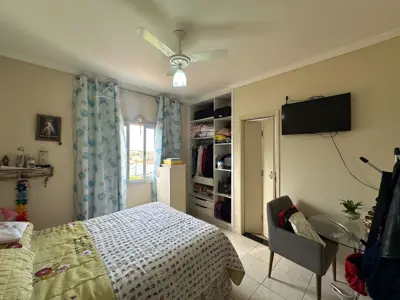Apartamento - Amplo com 2 quartos (sendo 1 suite(s)) a 700,00 metros praia.