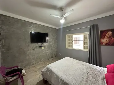 Casa - Térrea com 3 quartos (sendo 1 suite(s)) a 1500,00 metros praia.
