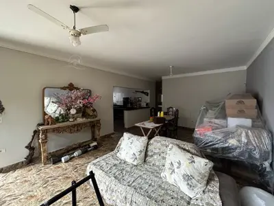 Casa - Térrea com 3 quartos (sendo 1 suite(s)) a 1500,00 metros praia.
