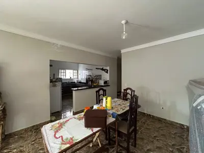 Casa - Térrea com 3 quartos (sendo 1 suite(s)) a 1500,00 metros praia.