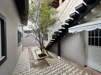 Casa - Térrea com 3 quartos (sendo 1 suite(s)) a 1500,00 metros praia.