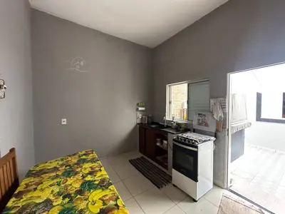 Casa - Térrea com 3 quartos (sendo 1 suite(s)) a 1500,00 metros praia.