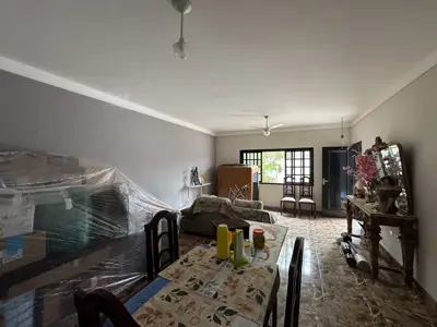Casa - Térrea com 3 quartos (sendo 1 suite(s)) a 1500,00 metros praia.