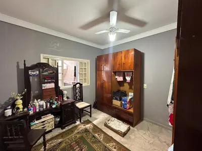 Casa - Térrea com 3 quartos (sendo 1 suite(s)) a 1500,00 metros praia.