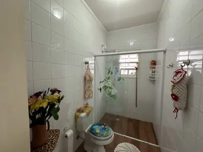 Casa - Térrea com 3 quartos (sendo 1 suite(s)) a 1500,00 metros praia.