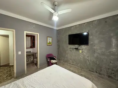 Casa - Térrea com 3 quartos (sendo 1 suite(s)) a 1500,00 metros praia.