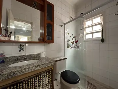 Casa - Térrea com 3 quartos (sendo 1 suite(s)) a 1500,00 metros praia.