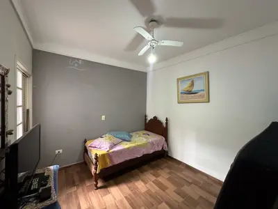 Casa - Térrea com 3 quartos (sendo 1 suite(s)) a 1500,00 metros praia.