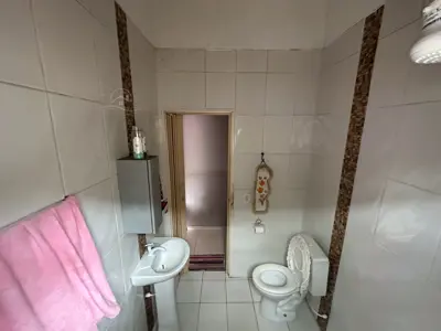 Casa - Térrea com 3 quartos (sendo 1 suite(s)) a 1500,00 metros praia.