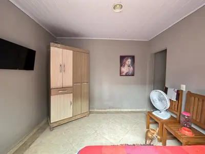 Casa - Térrea com 3 quartos (sendo 1 suite(s)) a 1500,00 metros praia.