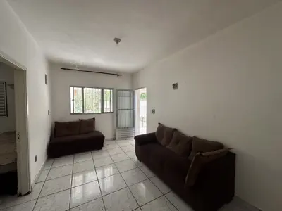 Casa - Térrea com 3 quartos (sendo 1 suite(s)) a 2000,00 metros praia.