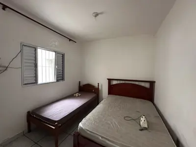 Casa - Térrea com 3 quartos (sendo 1 suite(s)) a 2000,00 metros praia.