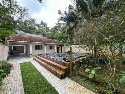 Casa - Térrea com 3 quartos (sendo 1 suite(s)) a 2000,00 metros praia.