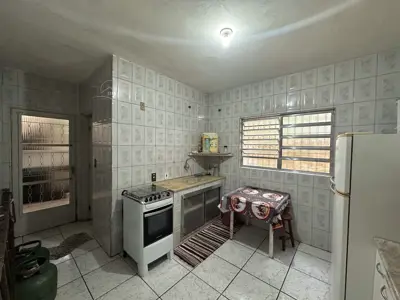 Casa - Térrea com 3 quartos (sendo 1 suite(s)) a 2000,00 metros praia.