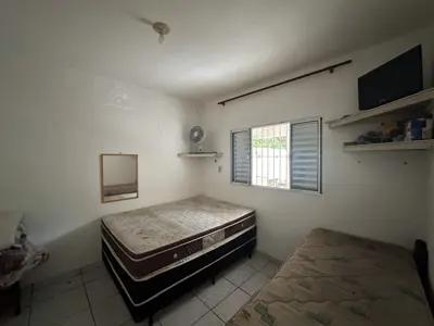Casa - Térrea com 3 quartos (sendo 1 suite(s)) a 2000,00 metros praia.