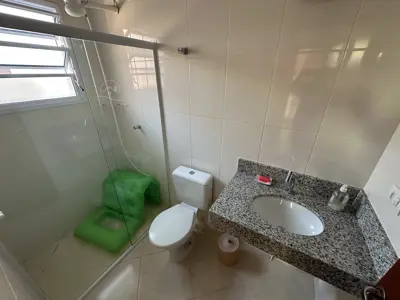 Casa - Térrea com piscina com 3 quartos (sendo 1 suite(s)) a 750,00 metros praia.