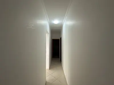 Casa - Térrea com piscina com 3 quartos (sendo 1 suite(s)) a 750,00 metros praia.