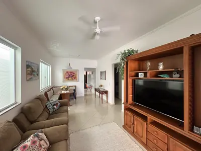 Casa - Térrea com piscina com 3 quartos (sendo 1 suite(s)) a 750,00 metros praia.