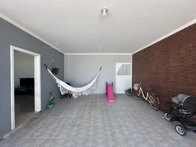 Casa - Sobrado com 3 quartos (sendo 2 suite(s)) a 750,00 metros praia.