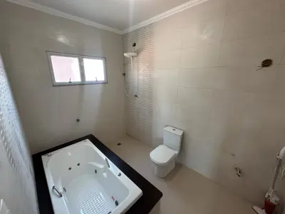 Casa - Sobrado com 3 quartos (sendo 2 suite(s)) a 750,00 metros praia.