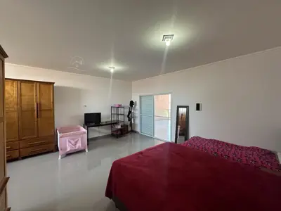 Casa - Sobrado com 3 quartos (sendo 2 suite(s)) a 750,00 metros praia.