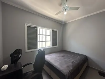Casa - Sobrado com 3 quartos (sendo 2 suite(s)) a 750,00 metros praia.