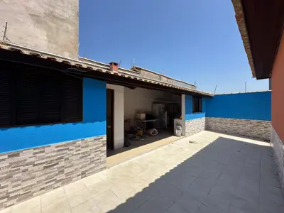 Casa - com Mezanino com 3 quartos (sendo 3 suite(s)) a 1000,00 metros praia.