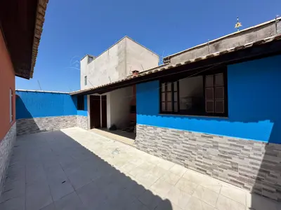 Casa - com Mezanino com 3 quartos (sendo 3 suite(s)) a 1000,00 metros praia.