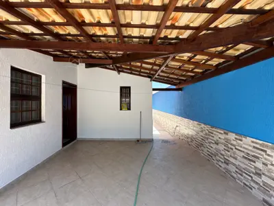 Casa - com Mezanino com 3 quartos (sendo 3 suite(s)) a 1000,00 metros praia.