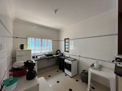 Casa - com Mezanino com 3 quartos (sendo 3 suite(s)) a 1000,00 metros praia.