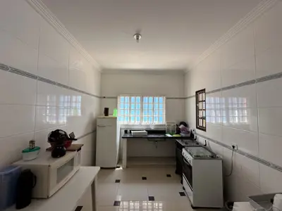 Casa - com Mezanino com 3 quartos (sendo 3 suite(s)) a 1000,00 metros praia.