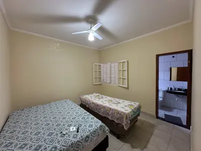 Casa - com Mezanino com 3 quartos (sendo 3 suite(s)) a 1000,00 metros praia.
