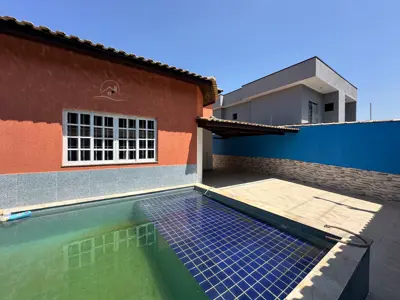 Casa - com Mezanino com 3 quartos (sendo 3 suite(s)) a 1000,00 metros praia.